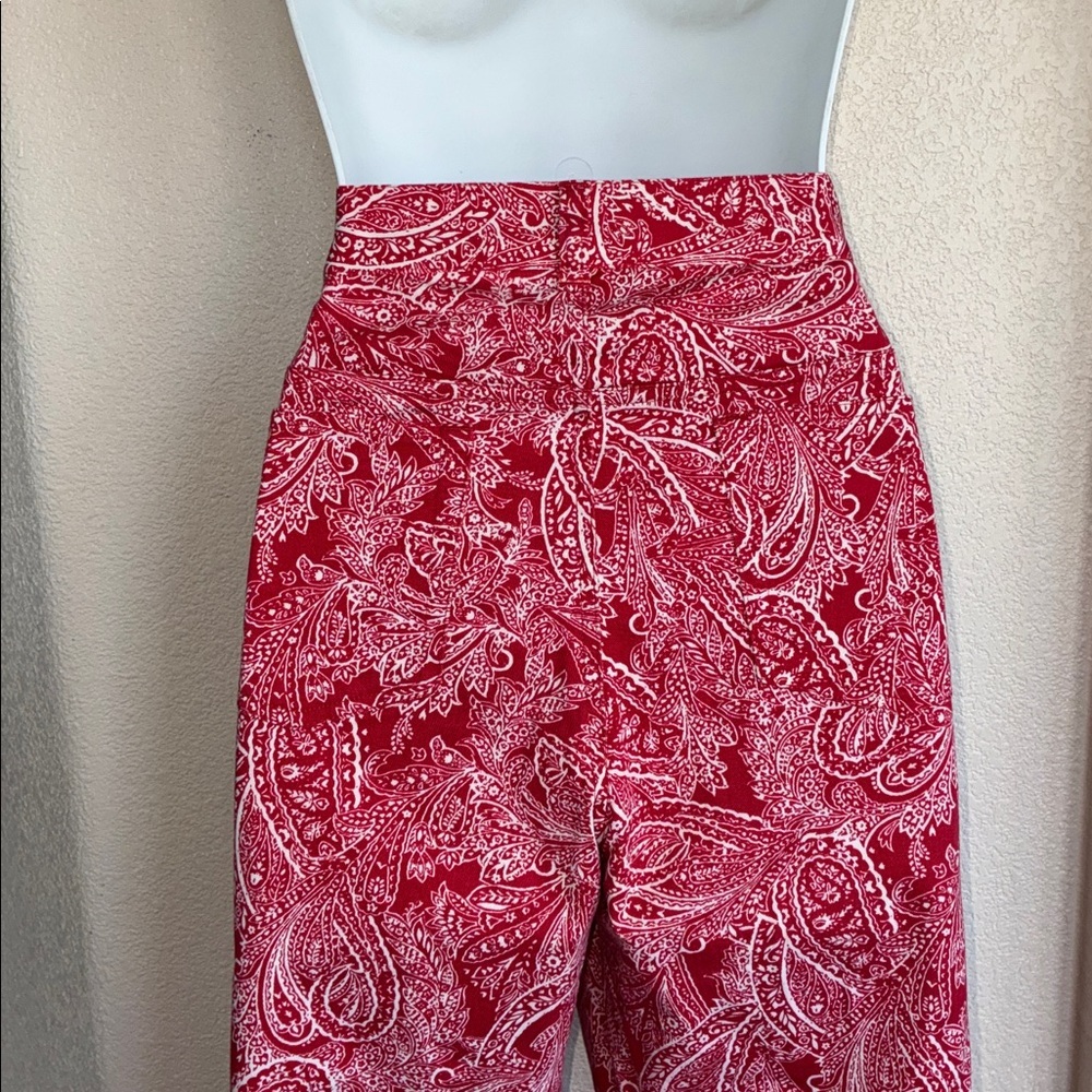 JONES NEW YORK SPORT Stylish red & white paisley /bandana print pants. 12 - Picture 7 of 17